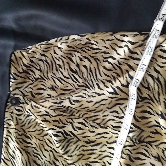 VINTAGE Worthington Animal Print Wrap Skirt - Picture 9 of 16